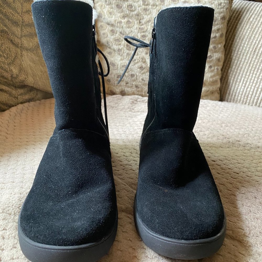 KOOLABURRA by UGG BLACK REMLEY SHORT BOOTS